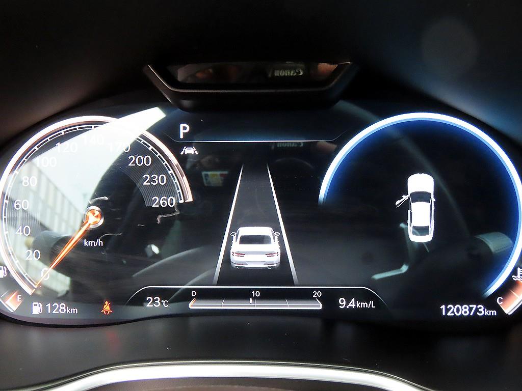 Genesis G80 - Vista 9