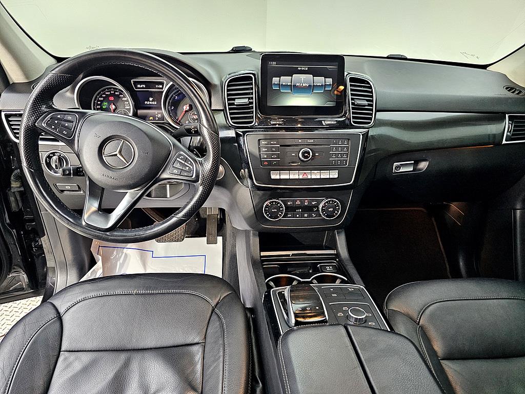 Mercedes Benz GLE Class - Vista 5
