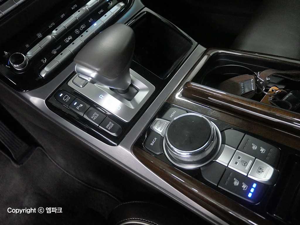 Genesis EQ900 - Vista 12