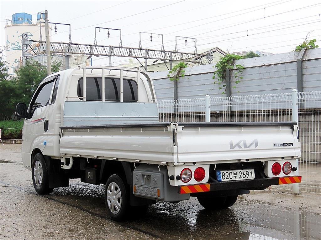 Small Truck Cargo (small) - Vista 3