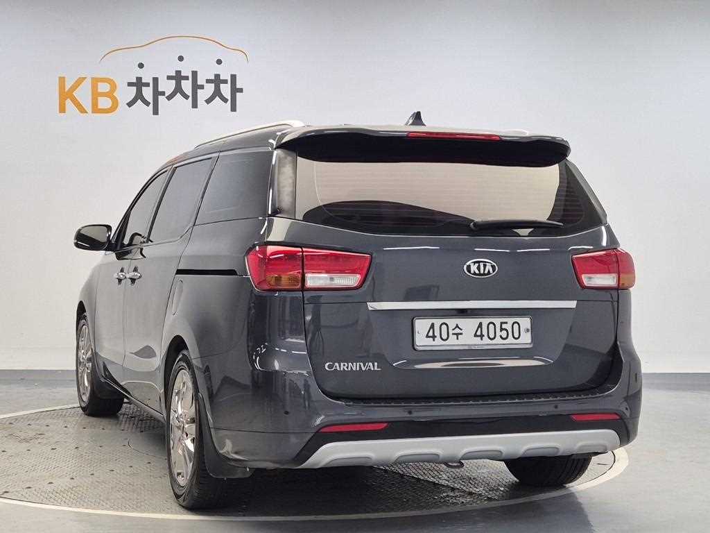 KIA Carnival - Vista 2