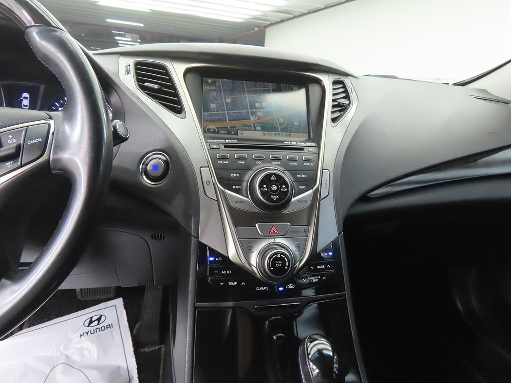 HYUNDAI Grandeur - Vista 10