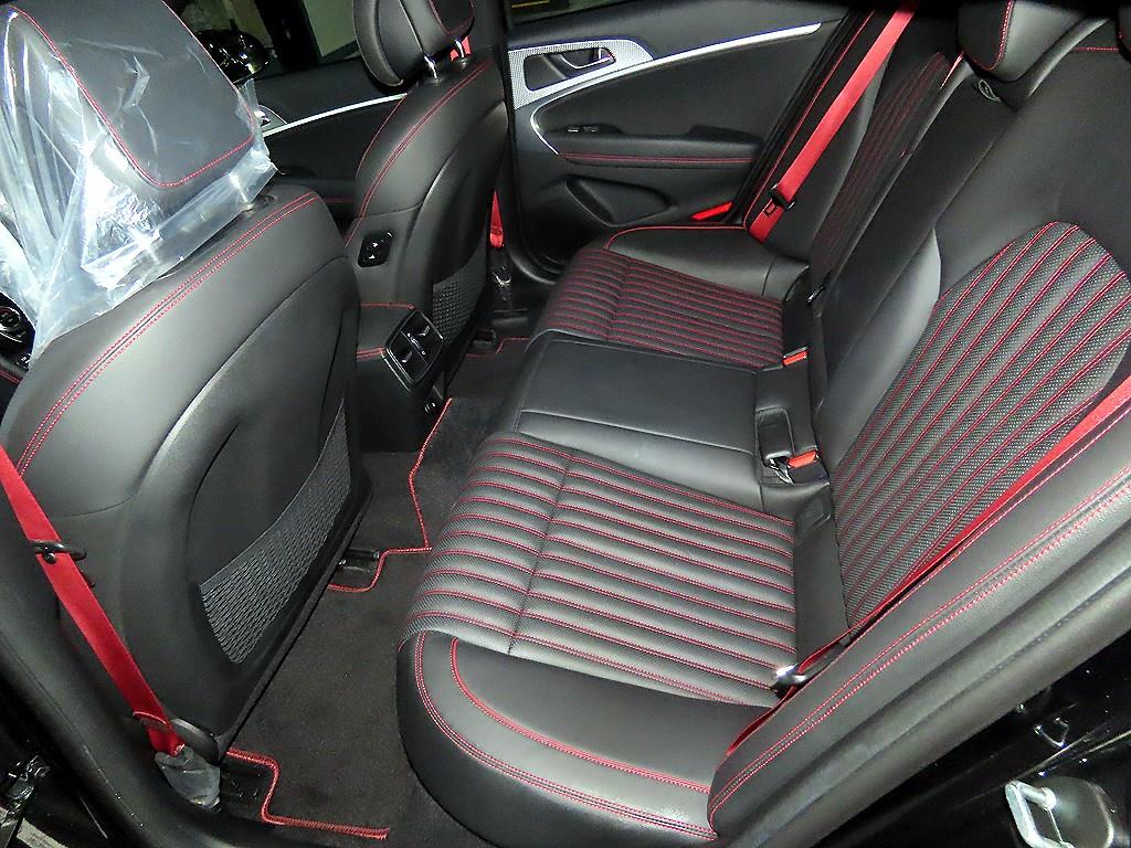 Genesis G70 - Vista 7
