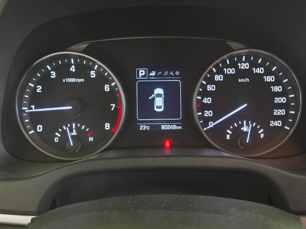 HYUNDAI Avante - Vista 10