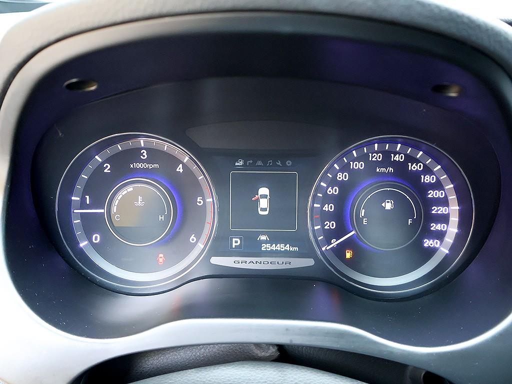 HYUNDAI Grandeur - Vista 11