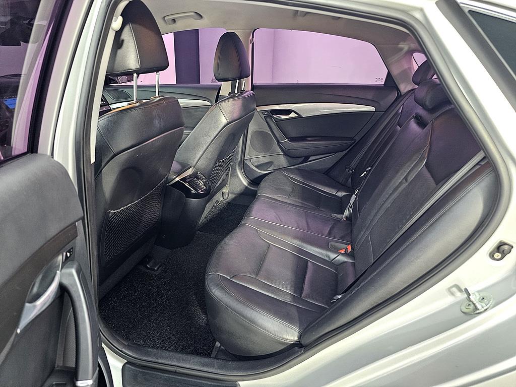 HYUNDAI i40 - Vista 9