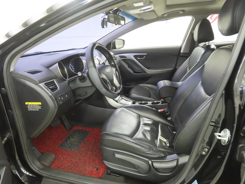 HYUNDAI Avante - Vista 5