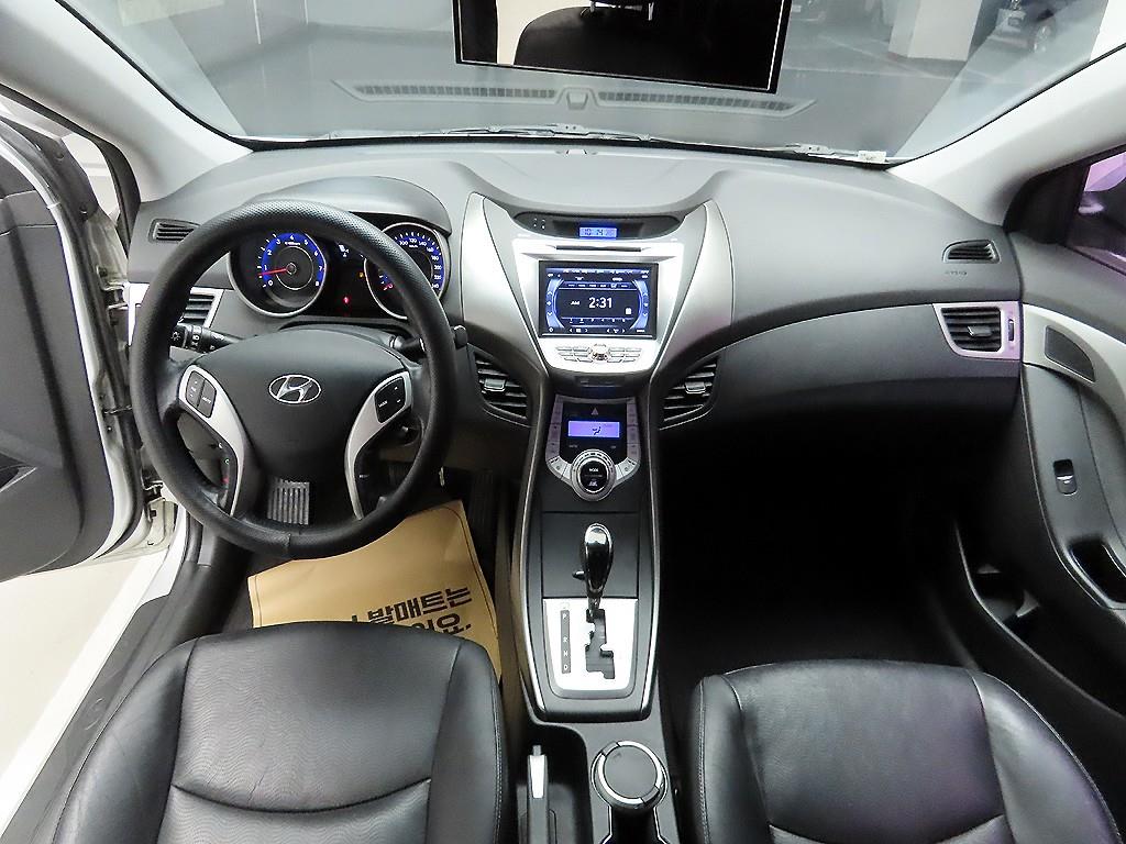 HYUNDAI Avante - Vista 8