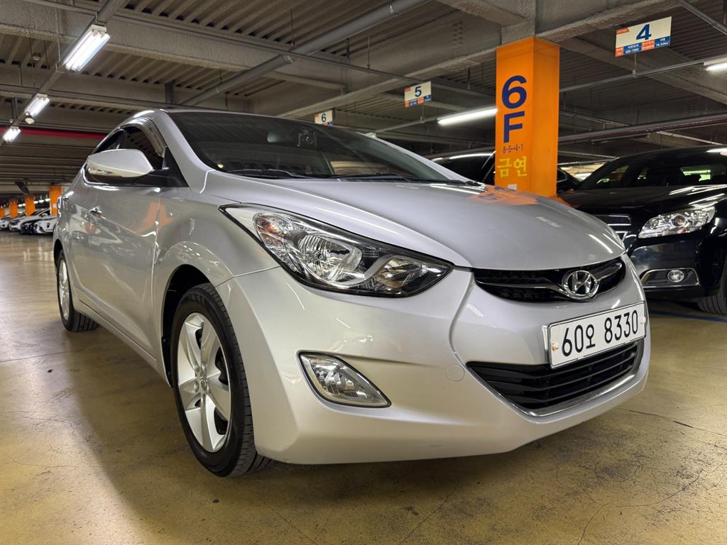 HYUNDAI Avante - Vista 3