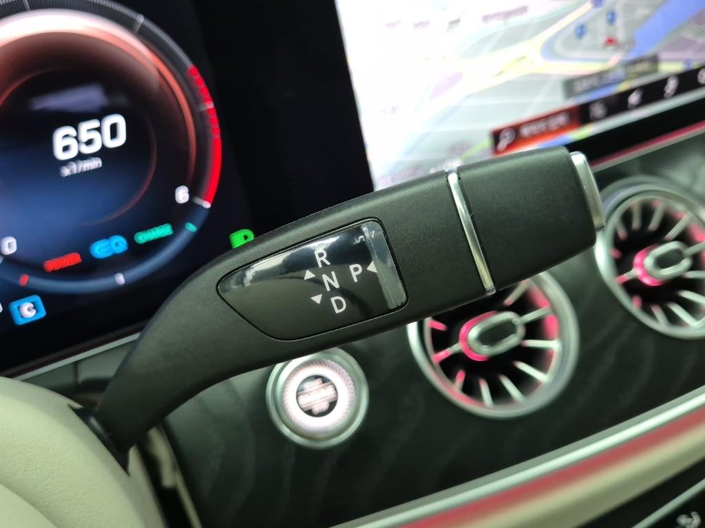 Mercedes Benz E class - Vista 8