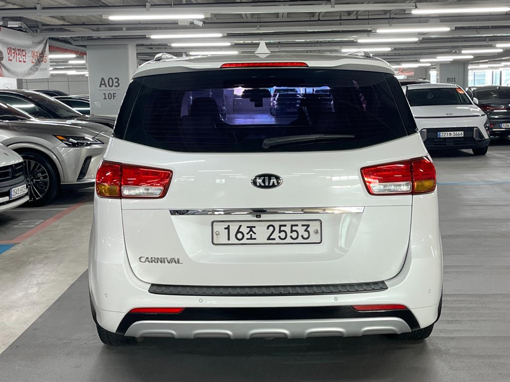 KIA Carnival - Vista 5