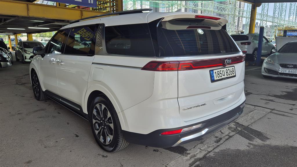 KIA Carnival - Vista 9