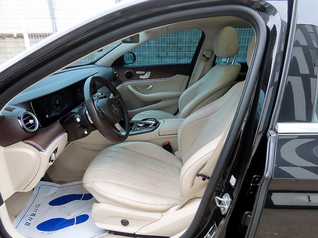Mercedes Benz E class - Vista 5