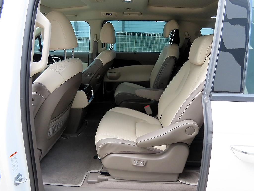 KIA Carnival - Vista 6