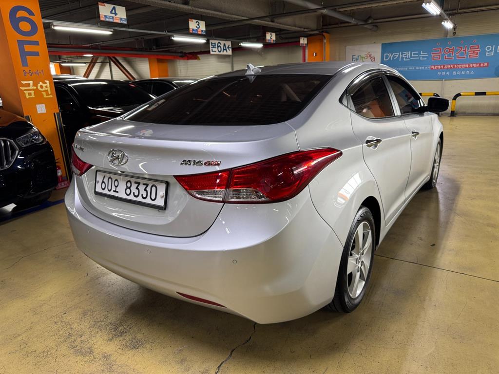 HYUNDAI Avante - Vista 4