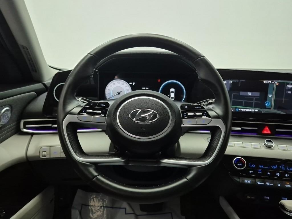 HYUNDAI Avante - Vista 9