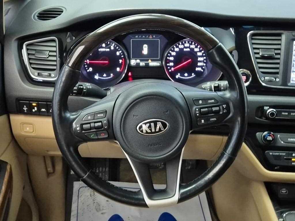 KIA Carnival - Vista 9