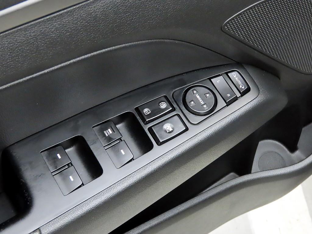 HYUNDAI Avante - Vista 12