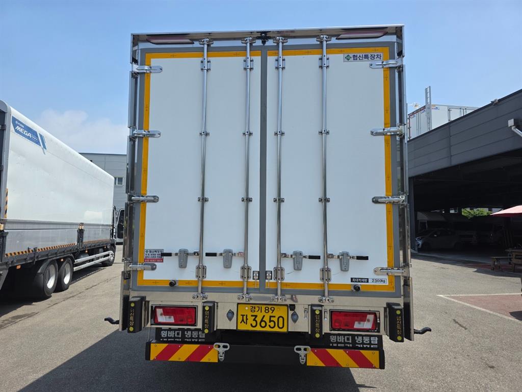 medium and large cargo truck - Vista 7