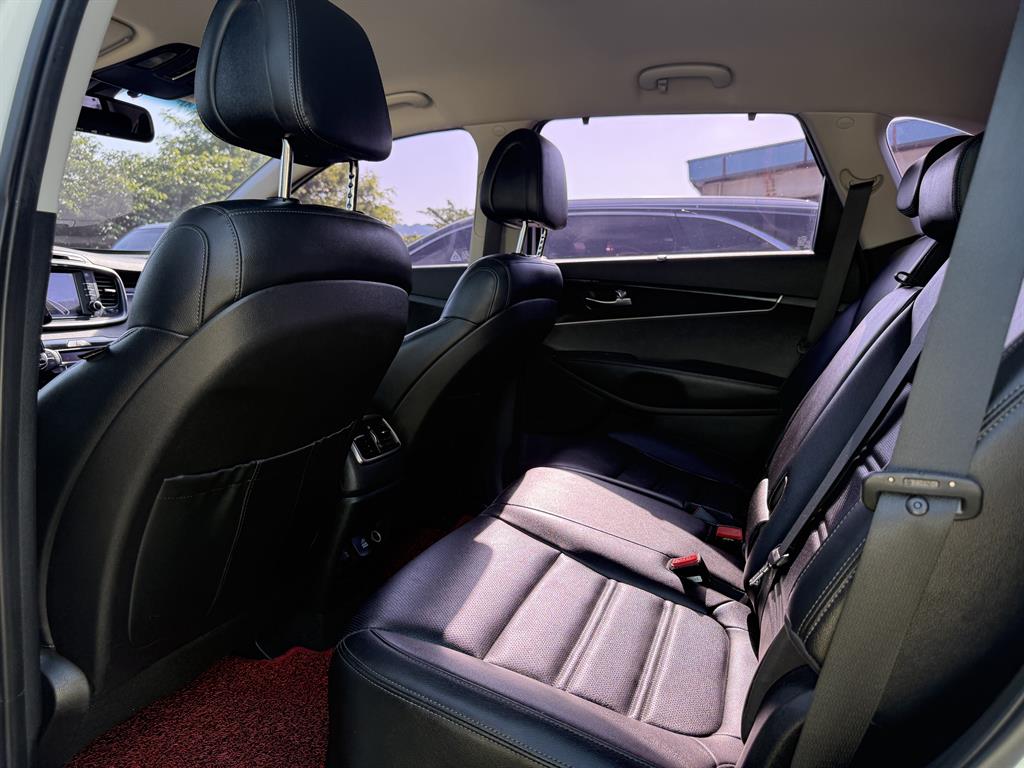 KIA Sorento - Vista 11