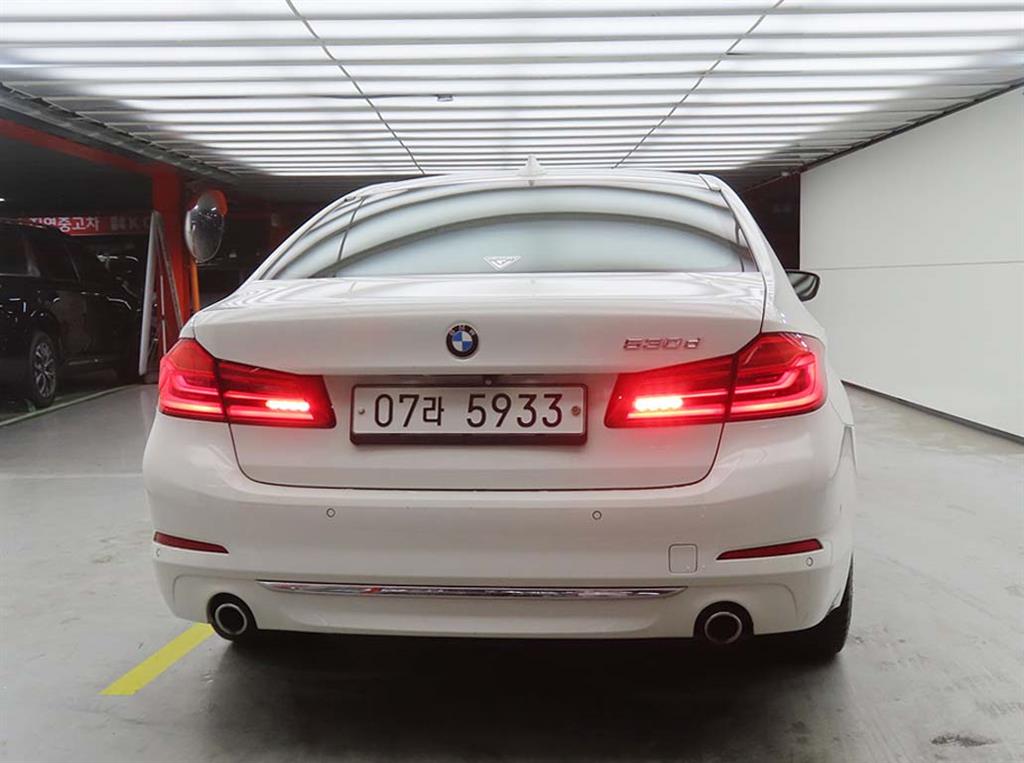 BMW 5 Series - Vista 3