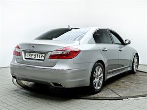 HYUNDAI Genesis - Vista 8