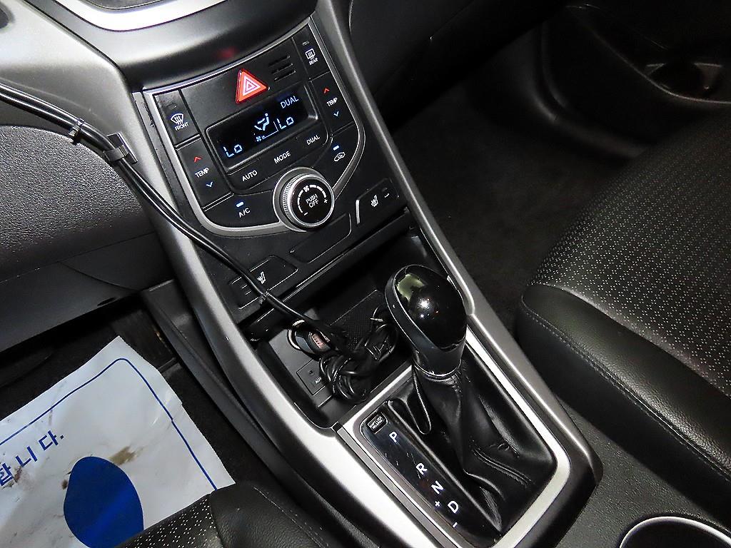 HYUNDAI Avante - Vista 12