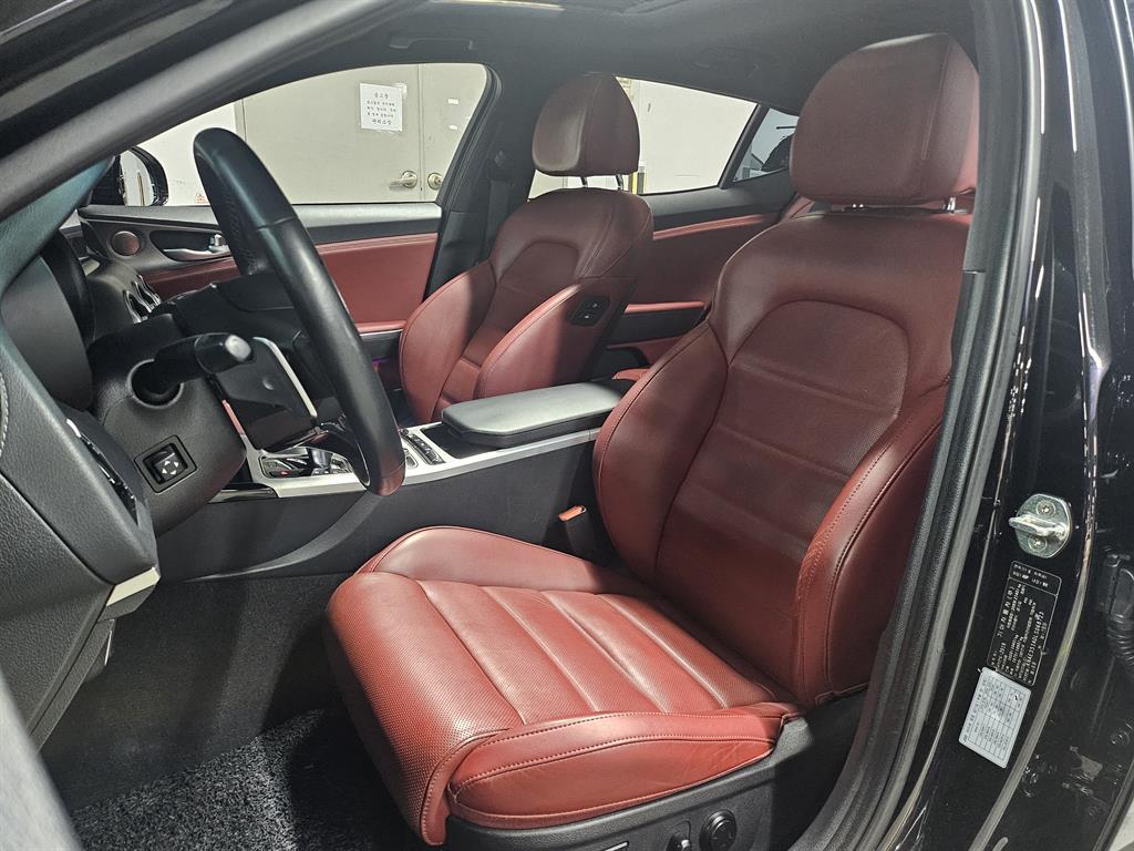 KIA Stinger - Vista 9