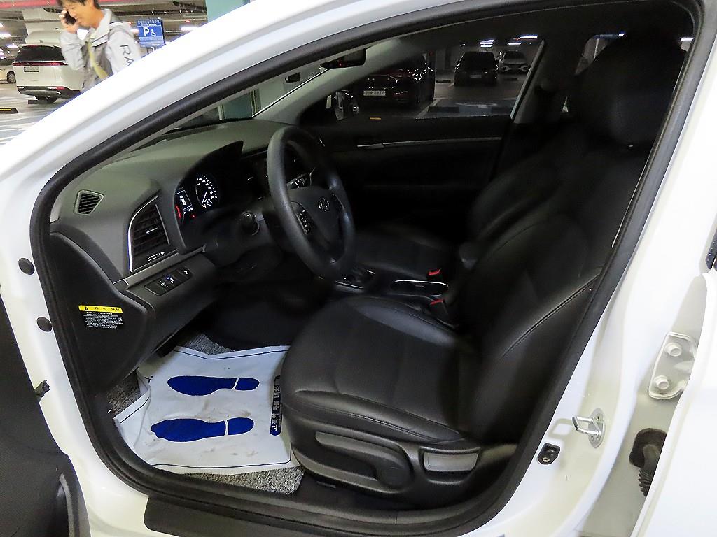 HYUNDAI Avante - Vista 6