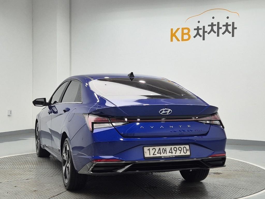 HYUNDAI Avante - Vista 2