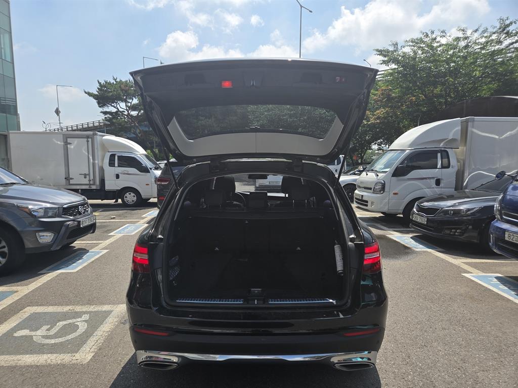 Mercedes Benz GLC Class 2018 Negro - Importación desde Corea - HF Imports Iquique - Foto 18