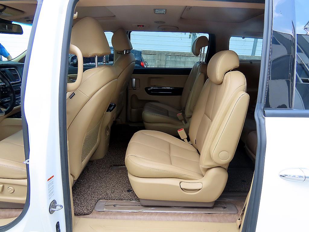 KIA Carnival - Vista 6