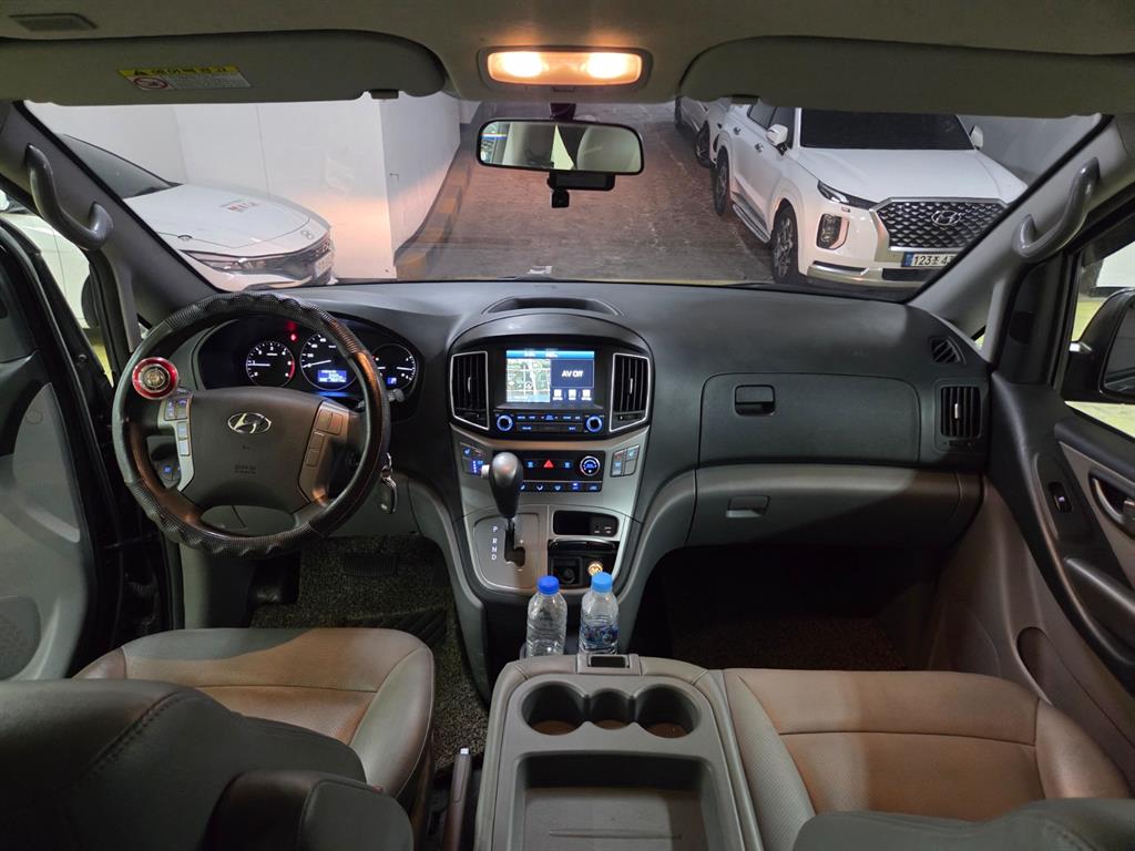 HYUNDAI Starex - Vista 9