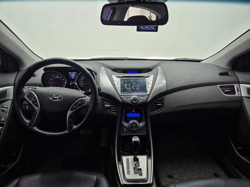 HYUNDAI Avante - Vista 7