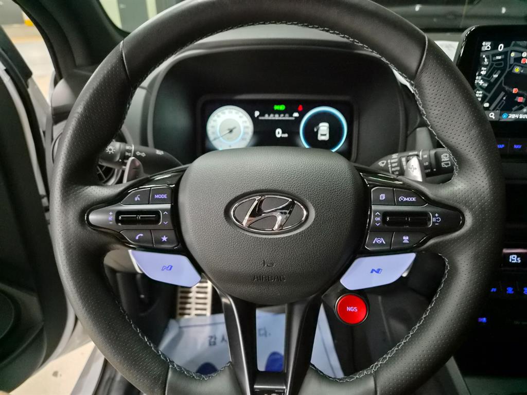 HYUNDAI Kona - Vista 11