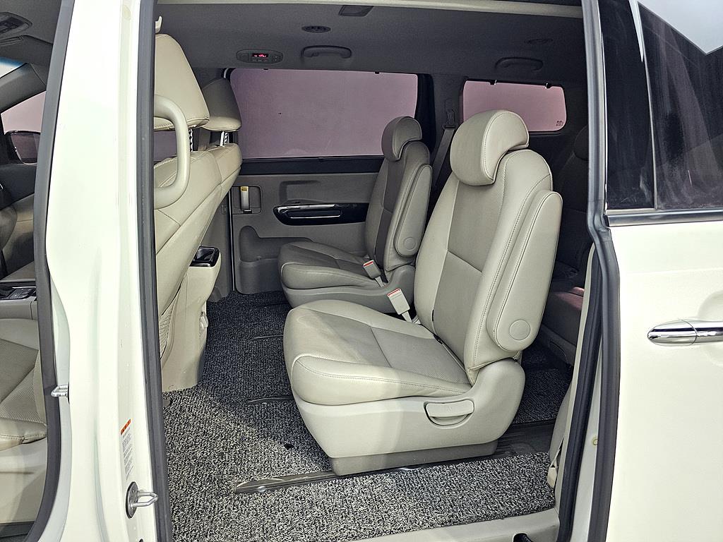 KIA Carnival - Vista 9