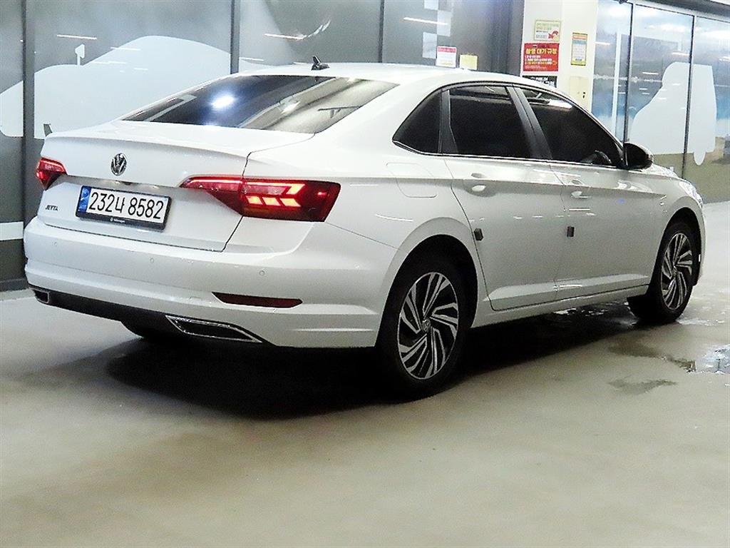 Volkswagen Jetta - Vista 4