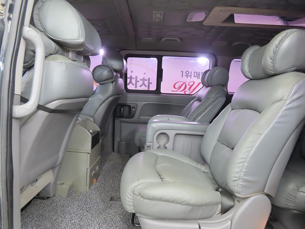 HYUNDAI Starex - Vista 6