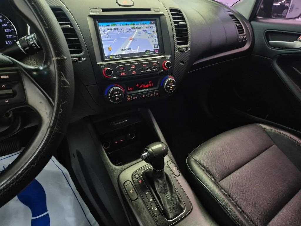 KIA K3 - Vista 10