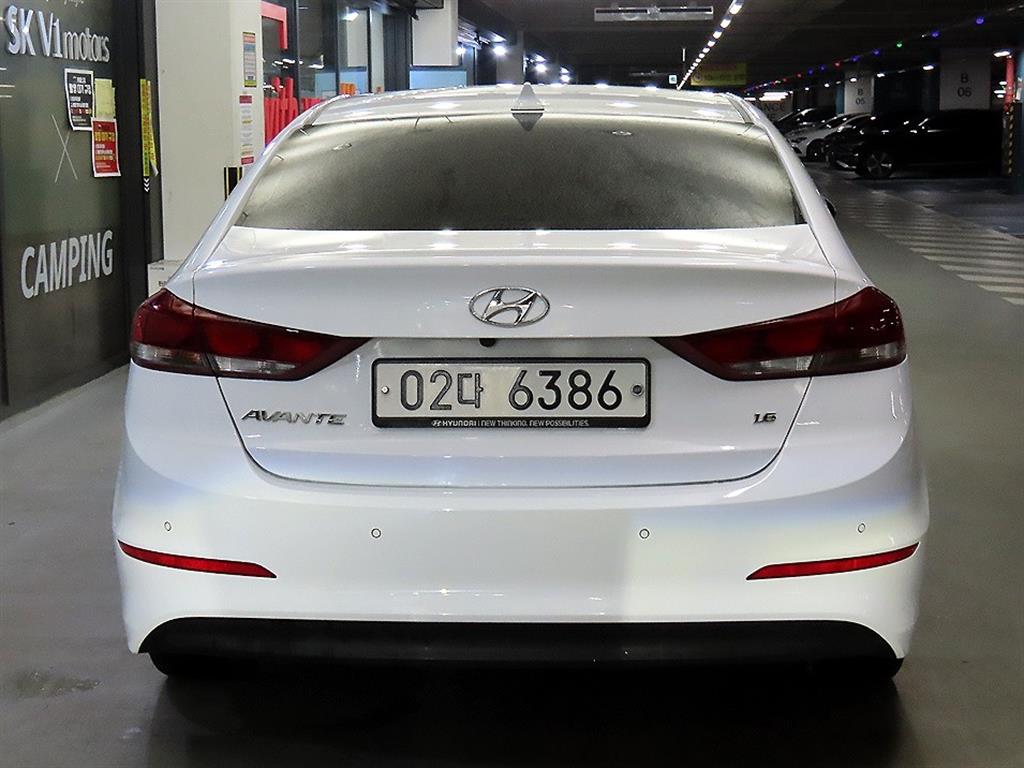 HYUNDAI Avante - Vista 5