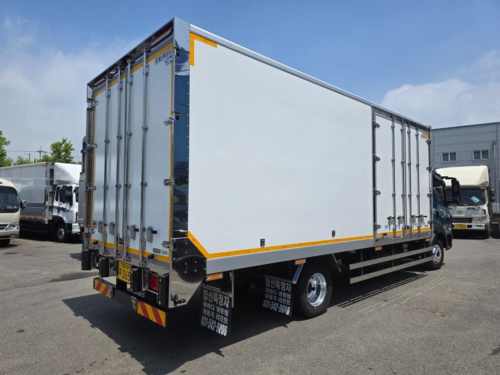 medium and large cargo truck - Vista 8