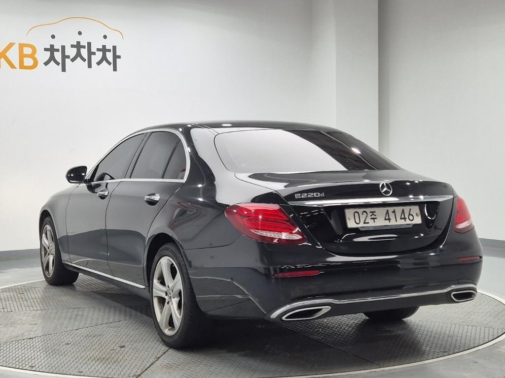 Mercedes Benz E class - Vista 2