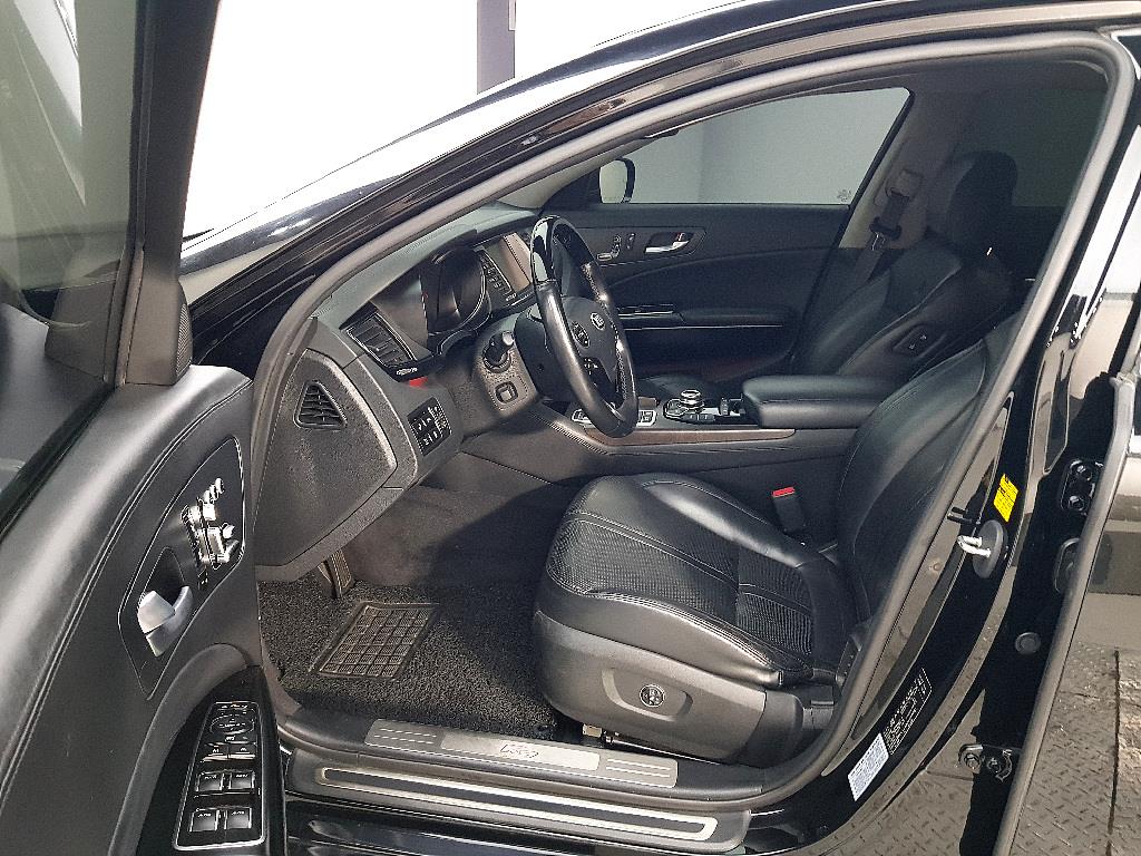 KIA K9 - Vista 8