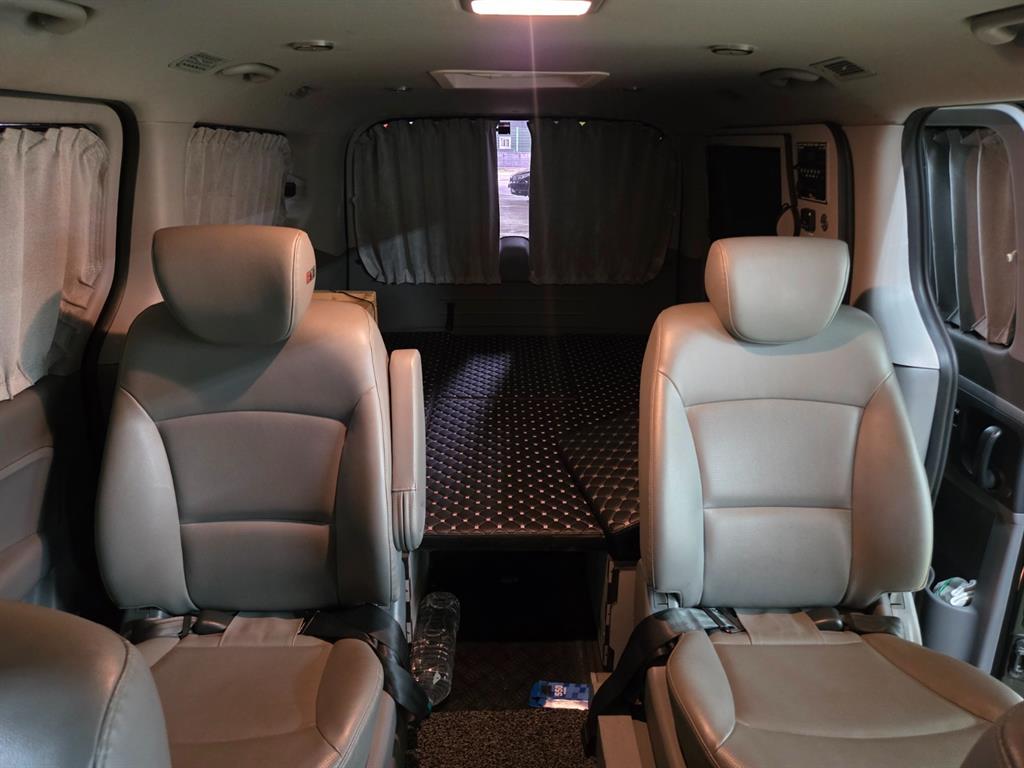 HYUNDAI Starex - Vista 8