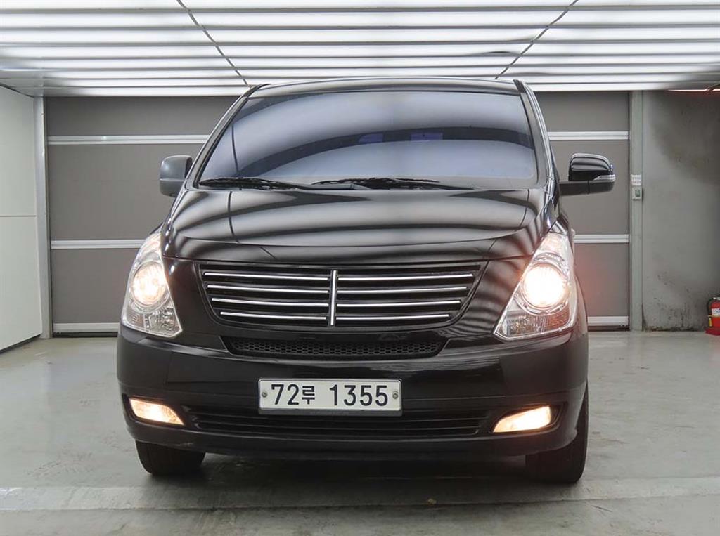 HYUNDAI Starex - Vista 2