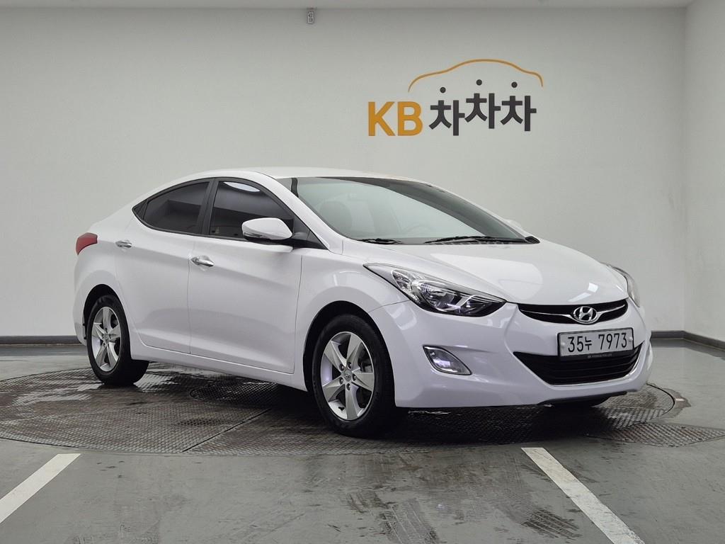 HYUNDAI Avante - Vista 2