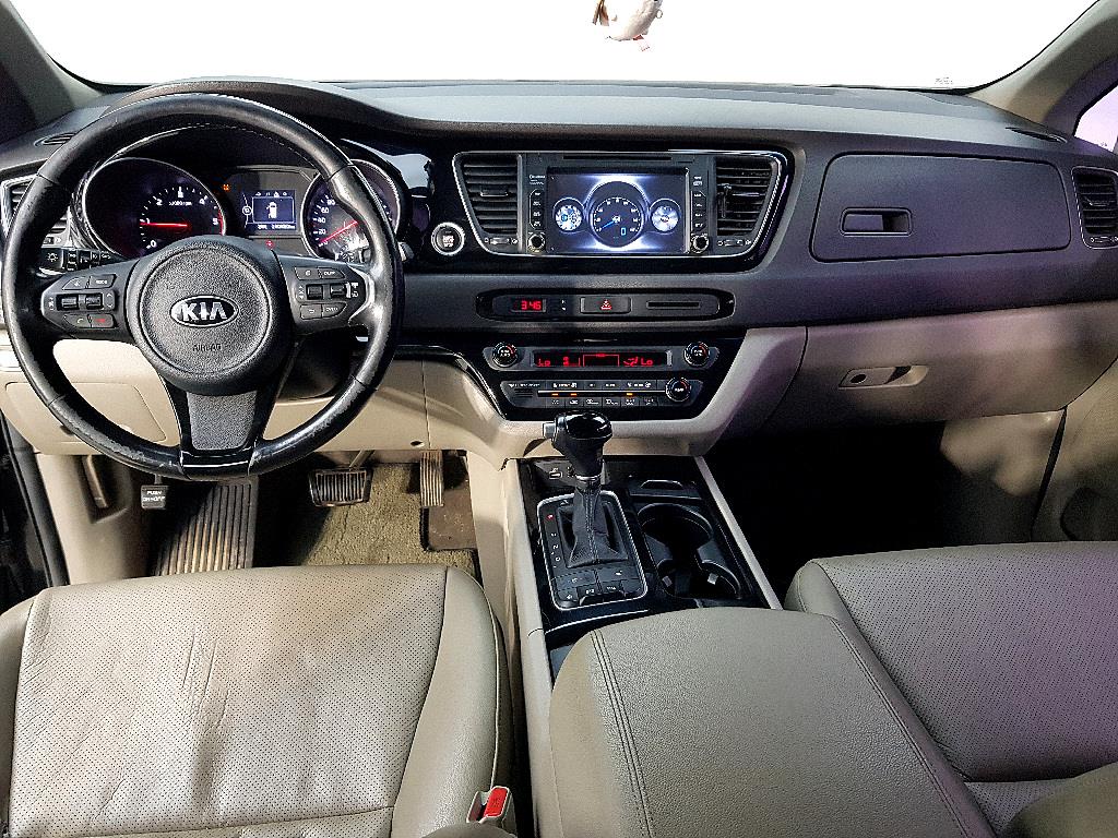 KIA Carnival - Vista 5