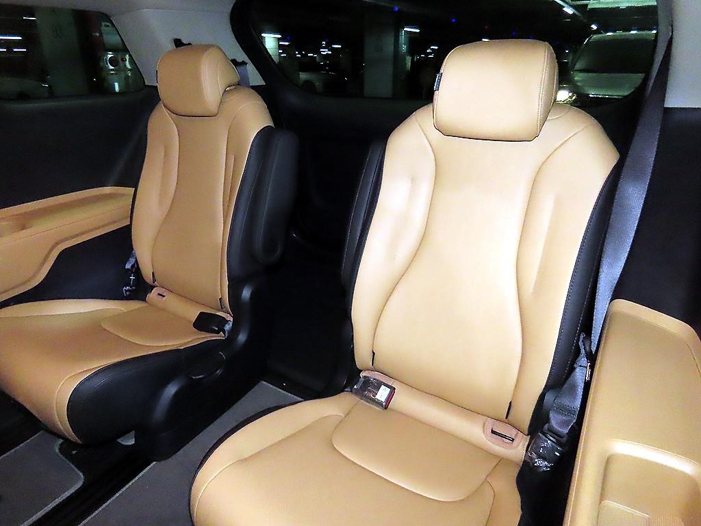 KIA Carnival - Vista 8