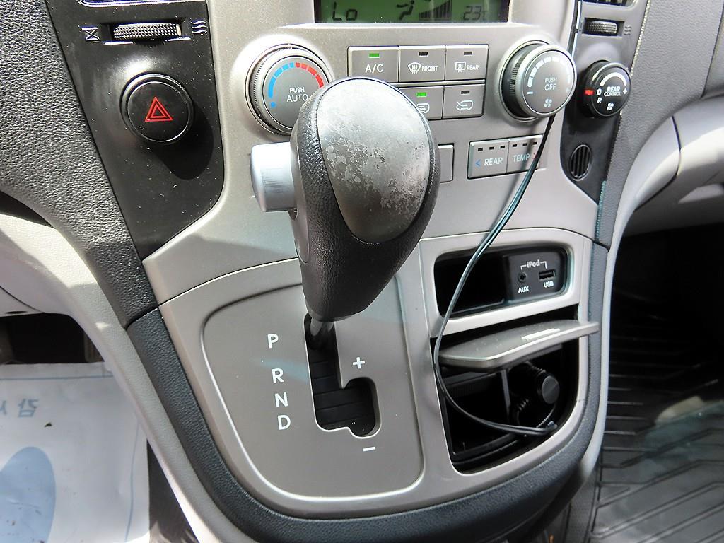 HYUNDAI Starex - Vista 11