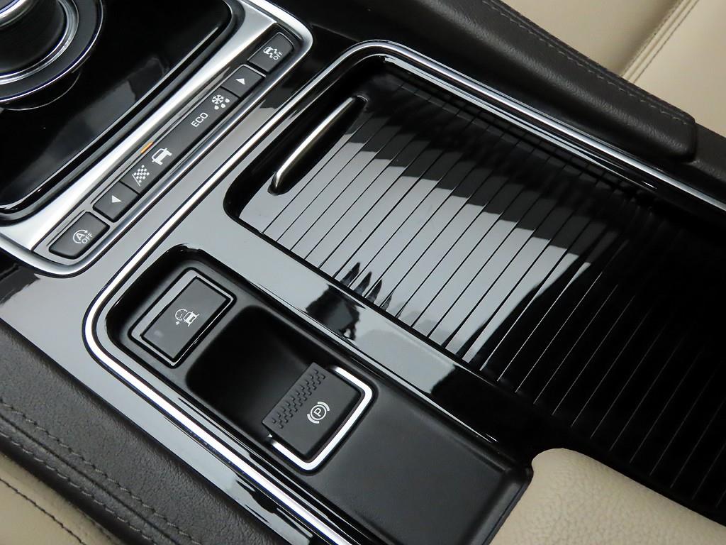 Jaguar F-PACE - Vista 12